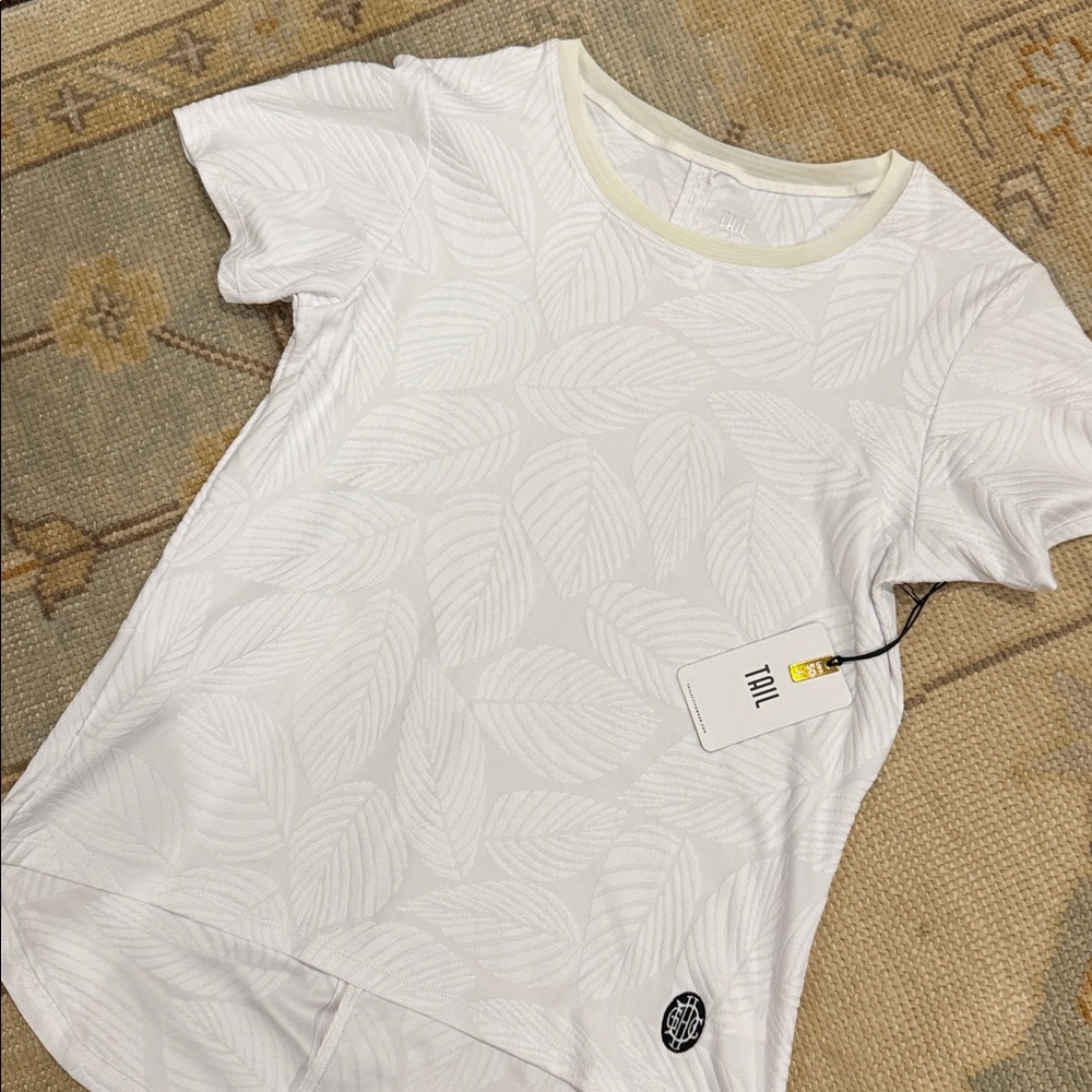 Tail White Leaf Pattern Tee